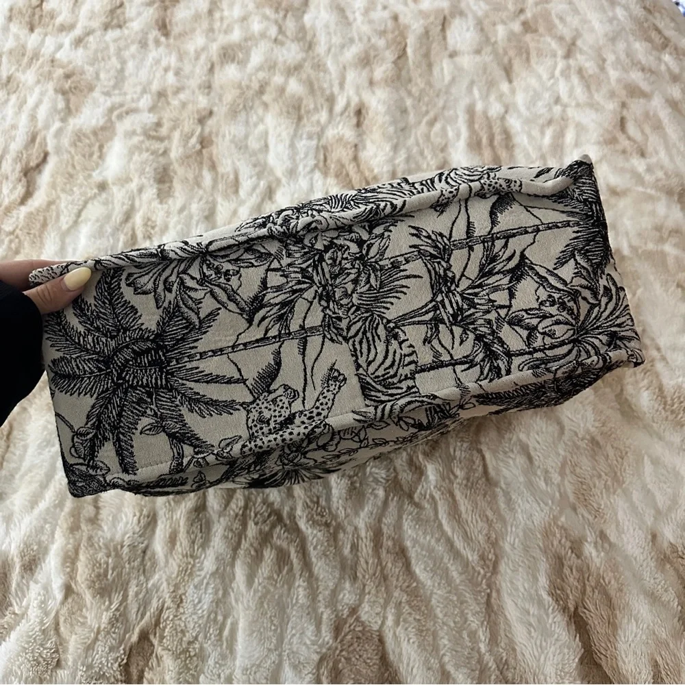 H&M Jacquard Tote in Jungle Print Bloggers Favorite - Picture 7 of 10